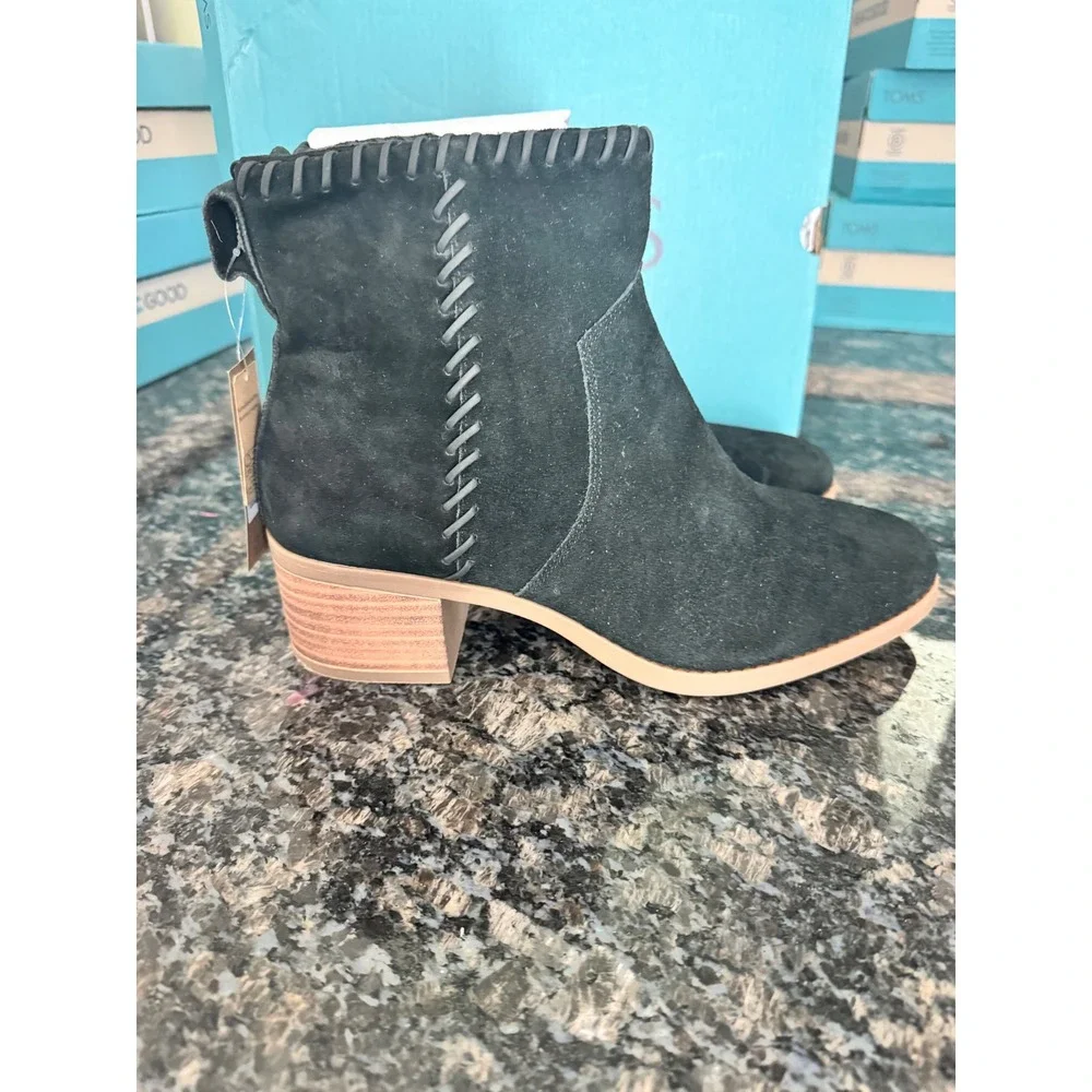 TOMS Delilah Black Suede Water Repellent Whipstitch Ankle Boots Womens 9 NEW‎